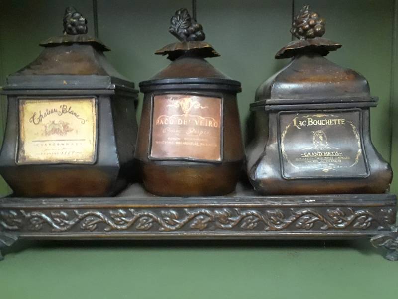 lot 6 image: CANISTER SET