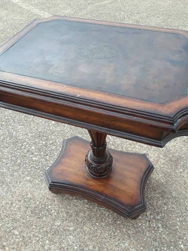 lot 7 image: BEAUTIFUL PEDESTAL&nbspTABLE WITH ENGRAVED WOOD