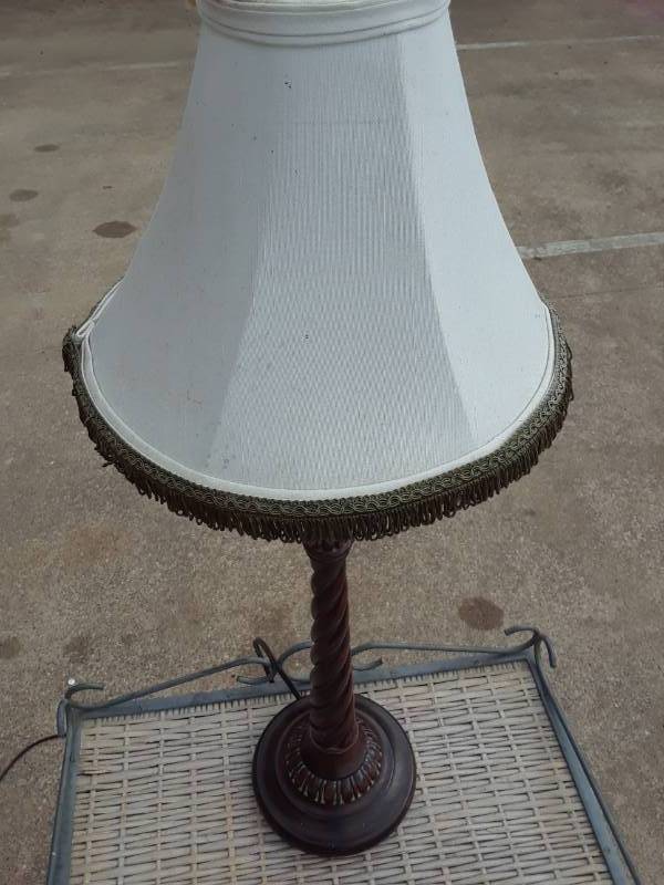 lot 10 image: METAL BARLEY TWIST LAMP