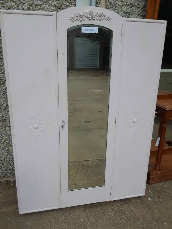 lot 16 image: VINTAGE 1920S WARDROBE