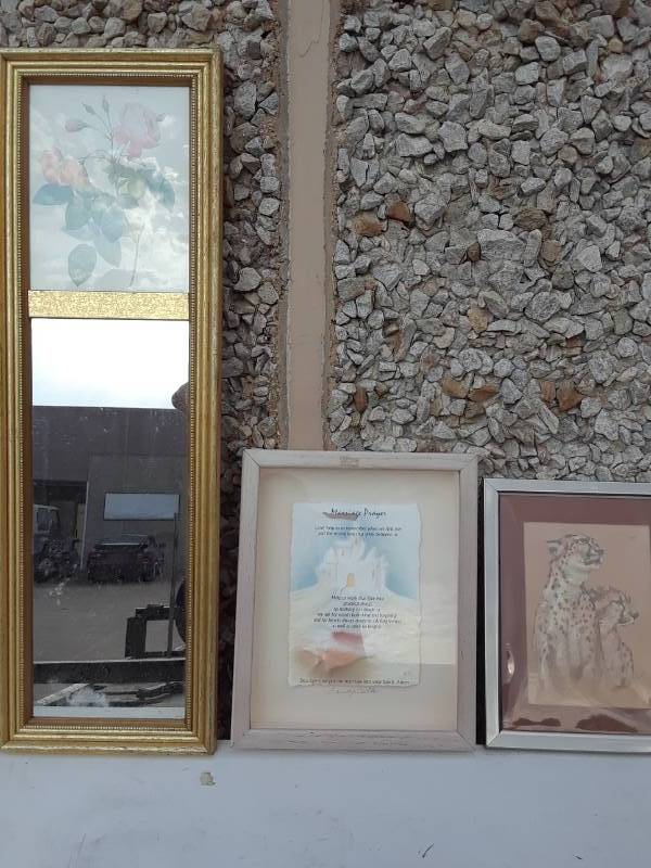 lot 24 image: LOT OF 3 WALL DECOR