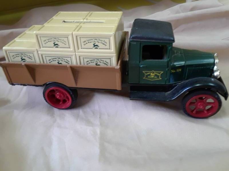 lot 27 image: JOHN DEER #124 1931 HAWKEYE DELIVERY TRUCK