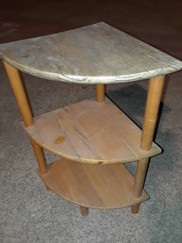 lot 50 image: VINTAGE WOOD CORNER SHELF