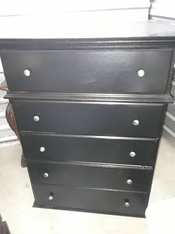 lot 64 image: BLACK CHEST OF DRAWERS