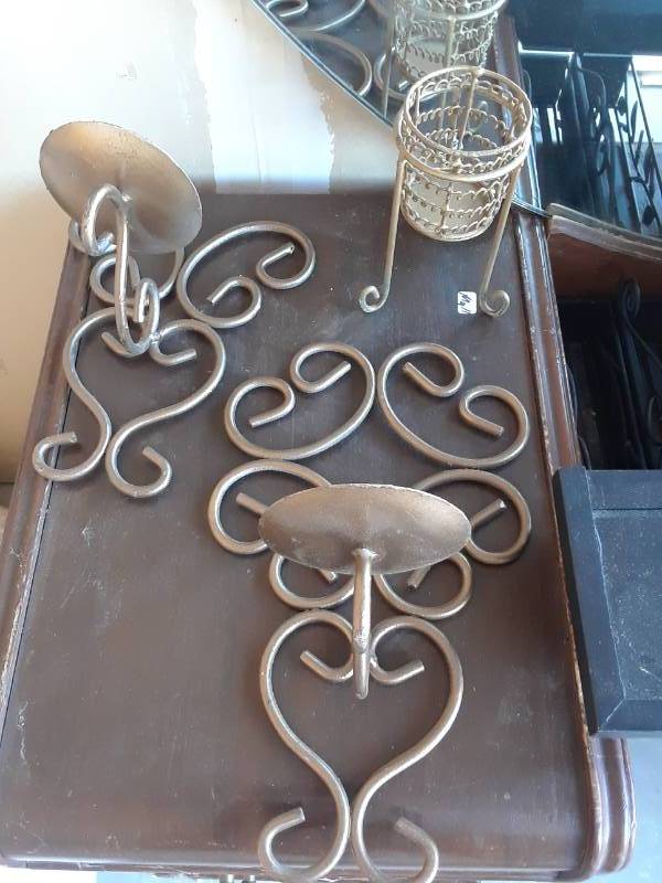 lot 90 image: WROUGHT METAL CANDLE SCONCES LOT
