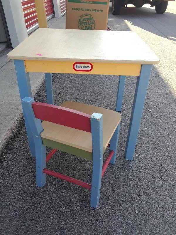 lot 73 image: PLAYSKOOL TABLE AND CHAIR SET
