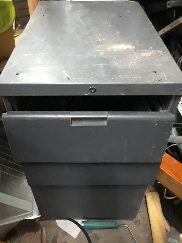 lot 77 image: GREY LAMINATE 3 DRAWER FILE CABINET