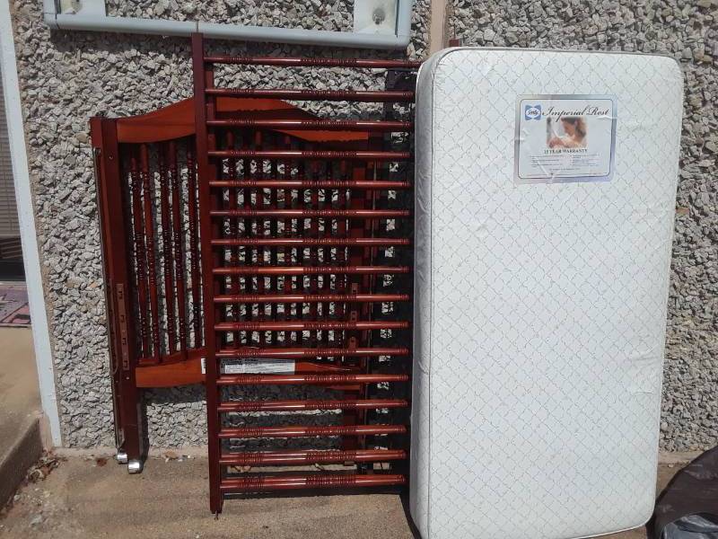 lot 55 image: LIKE NEW BABY CRIB W MATTRESS