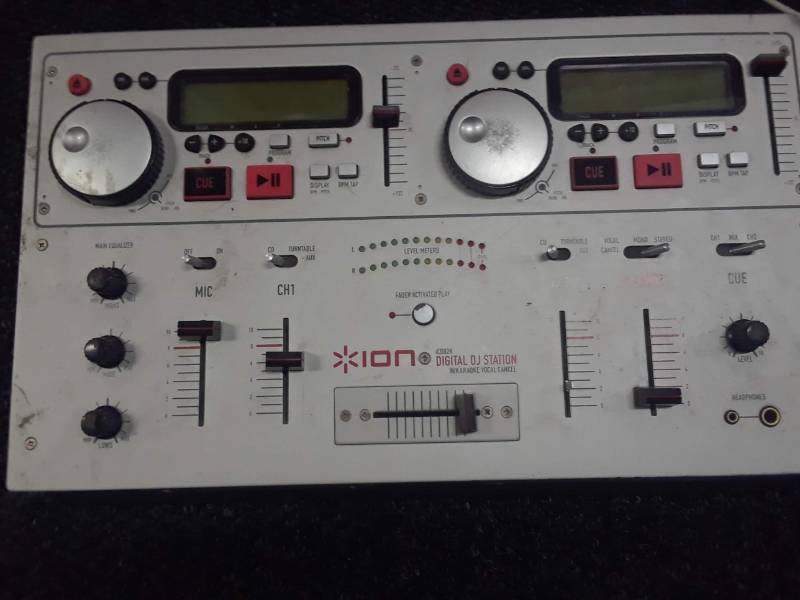 lot 115 image: ION DIGITAL DJ MIXER