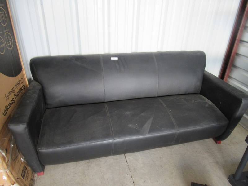 lot 5 image: COUCH