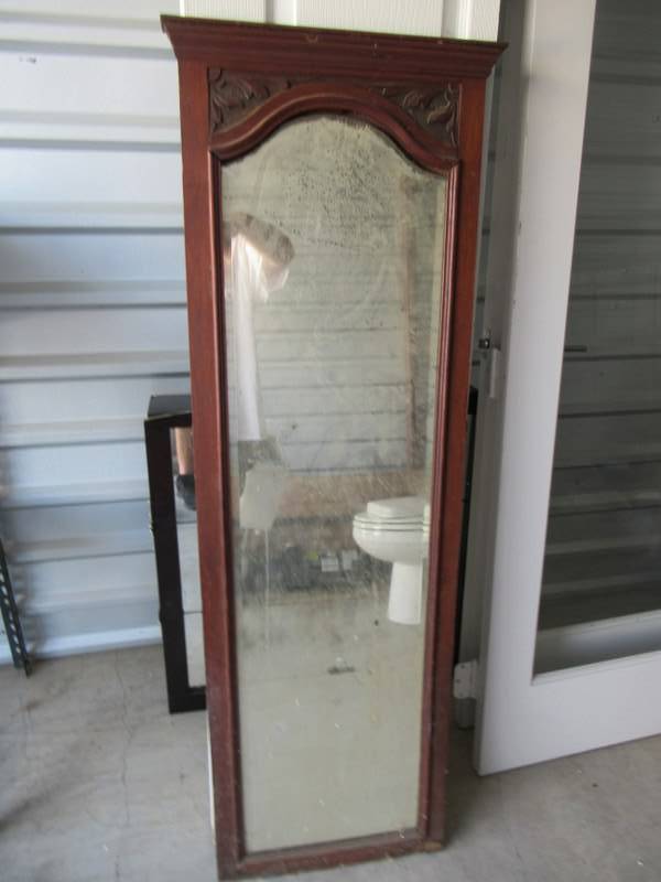 lot 9 image: ANTIQUEVINTAGE MIRROR