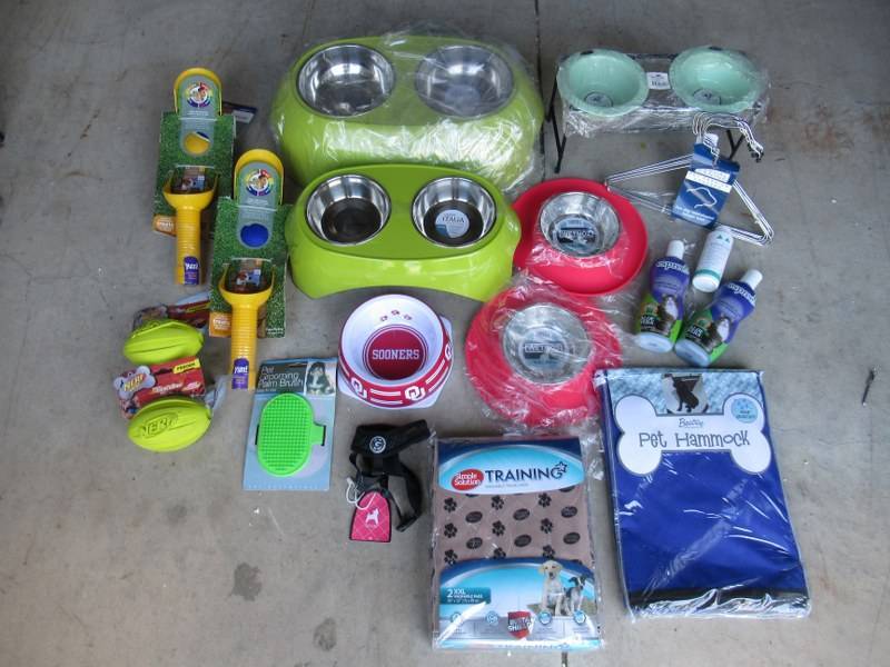 lot 17 image: PET SUPPLIES