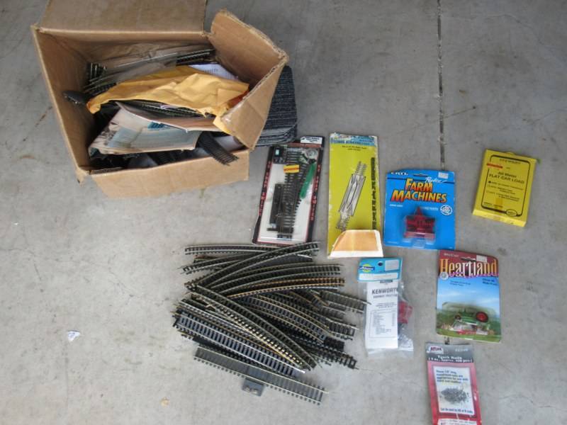 lot 28 image: MODEL TRAIN SUPPLIES
