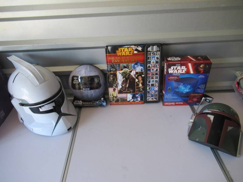 lot 121 image: COLLECTIBLES