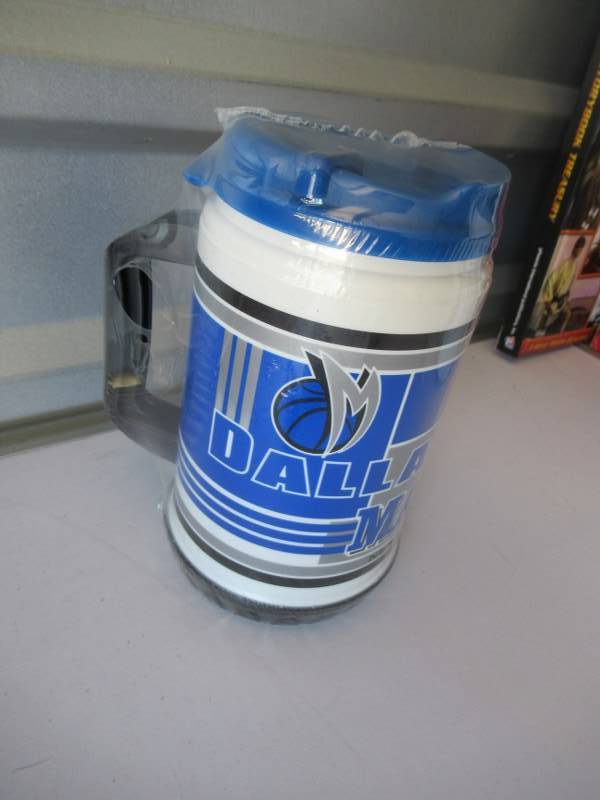 lot 131 image: TRAVEL MUGS
