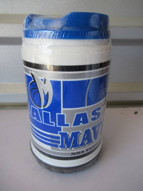 lot 132 image: TRAVEL MUGS