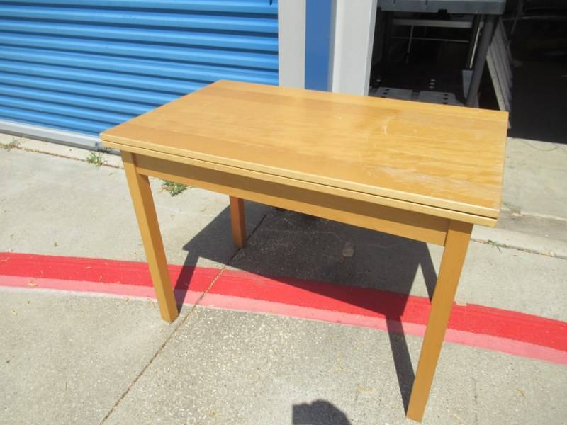 lot 139 image: FURNITURE