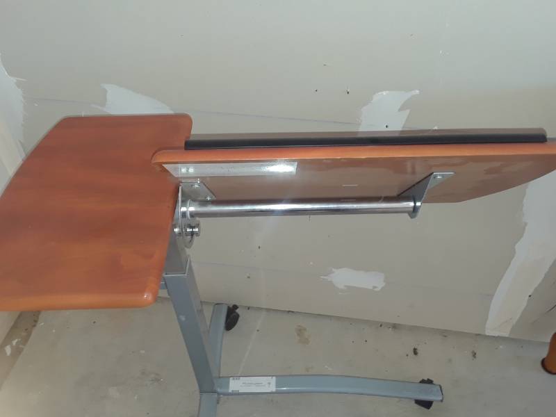 lot 9 image: ADJUSTABLE TABLE