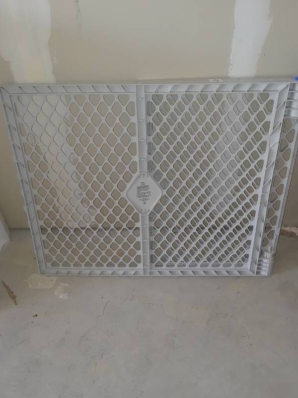 lot 17 image: FOLDING DOOR GATE