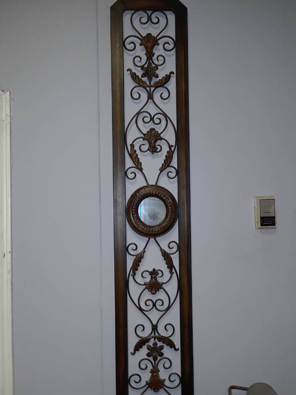 lot 30 image: HUGE METAL WALL DECOR WITH MIRROR