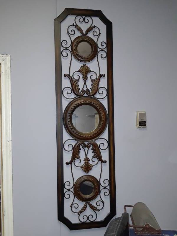 lot 31 image: HUGE METAL WALL DECOR WITH MIRROR
