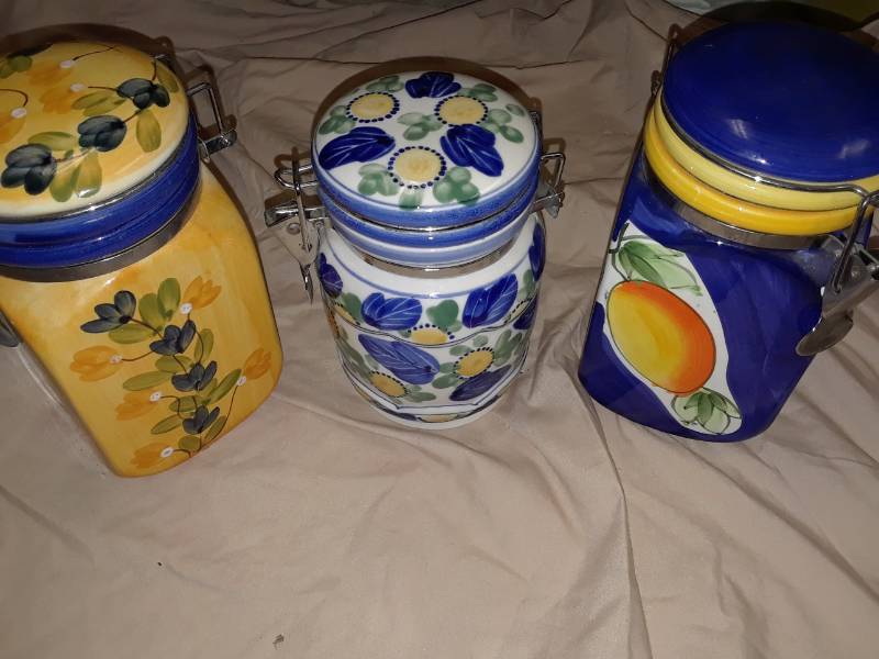 lot 32 image: 3 CANISTERS LOT
