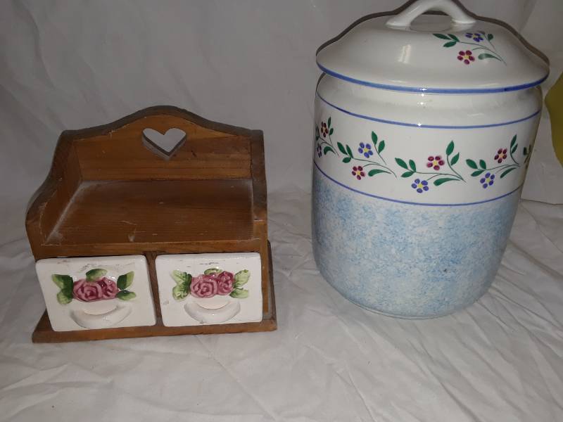 lot 39 image: CANASTER AND WOODPORCELAIN HERB BOX