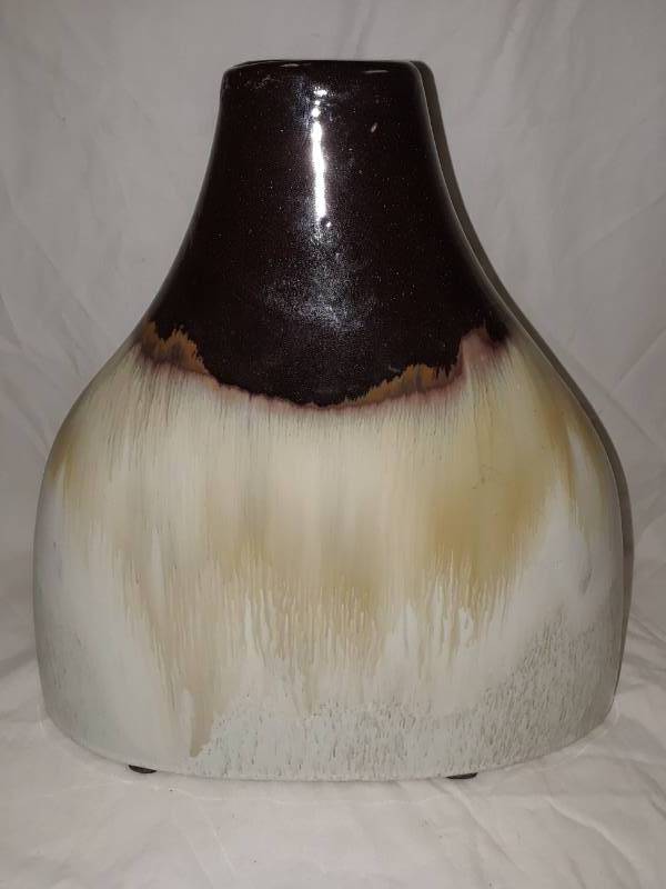 lot 44 image: NICE EARTH WARE STYLE  VASE