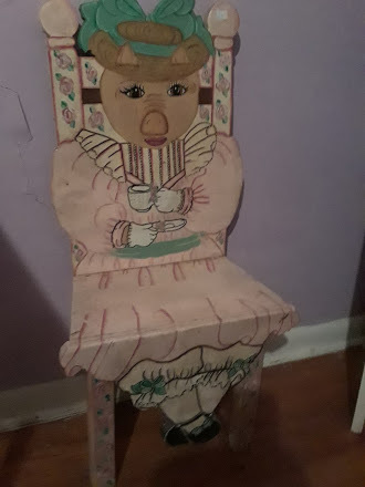 lot 51 image: LITTLE PIGGY CHILDS WOOD  CHAIR