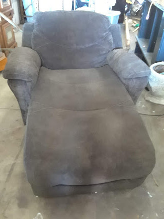 lot 18 image: CHASE LOUNGER