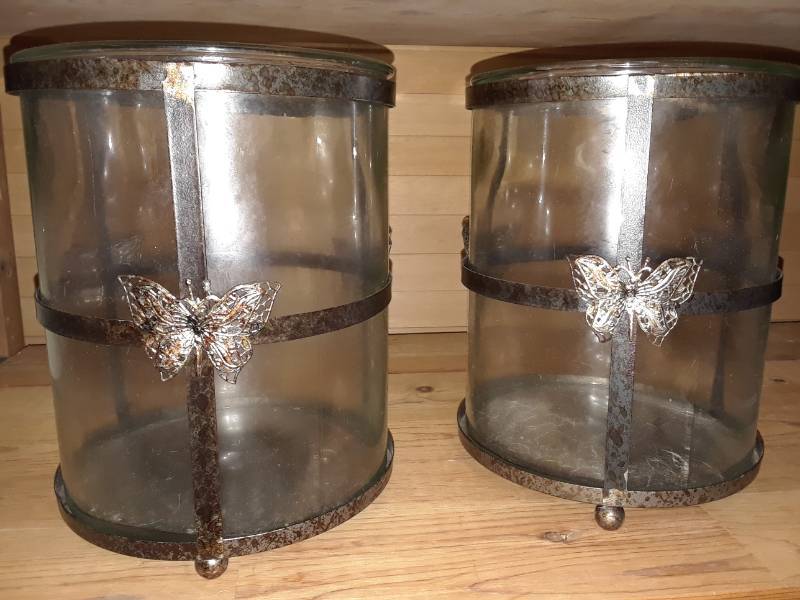 lot 80 image: 2 LARGE DECORATIVE JARS