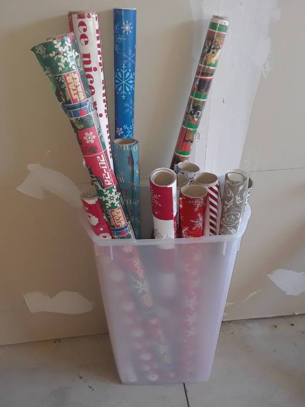 lot 22 image: CHRISTMAS WRAPPING PAPER