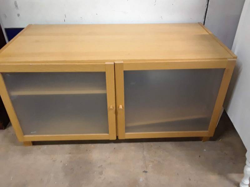 lot 10 image: Light colored MEDIA CABINET WITH GLASS DOORS