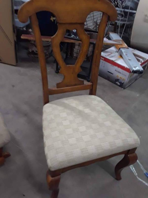 lot 27 image: 2 DINING ROOM CHAIRS