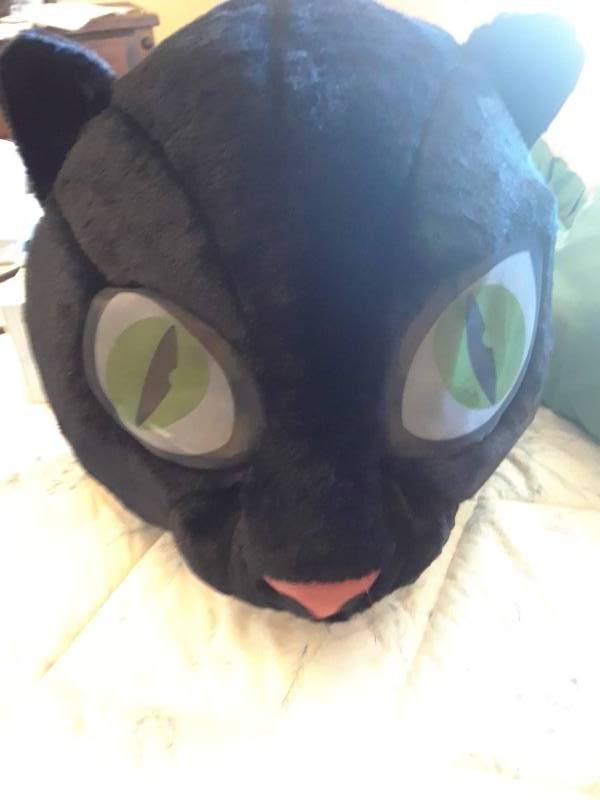 lot 18 image: BLACK CAT HEAD