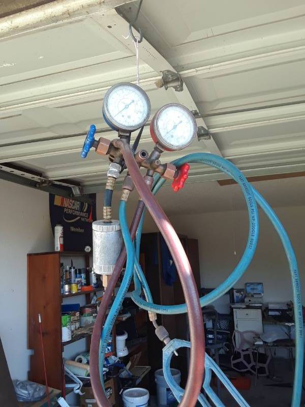 lot 17 image: SET OF AC GAUGES