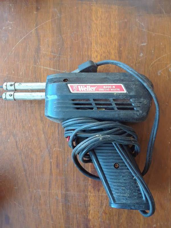 lot 14 image: WELLER SOLDERING GUN