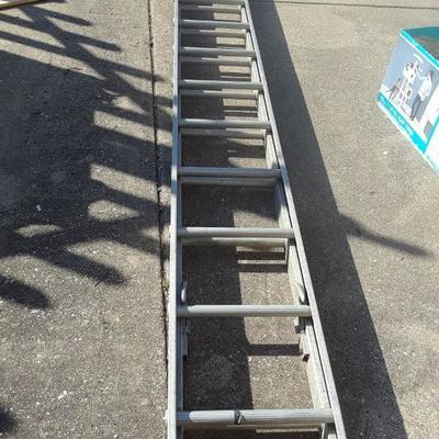 lot 15 image: 14 EXTENSION LADDER
