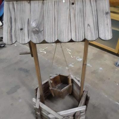 lot 16 image: WISHING WELL PLANTER BOX  DECOR