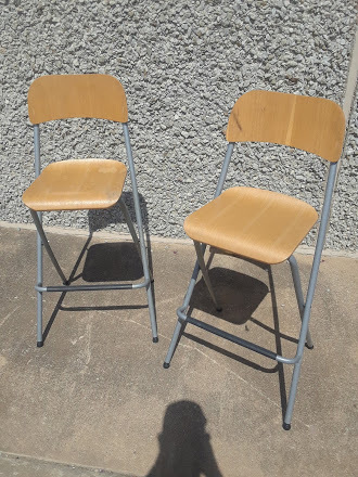 lot 9 image: 2 FOLDING BAR STOOLS