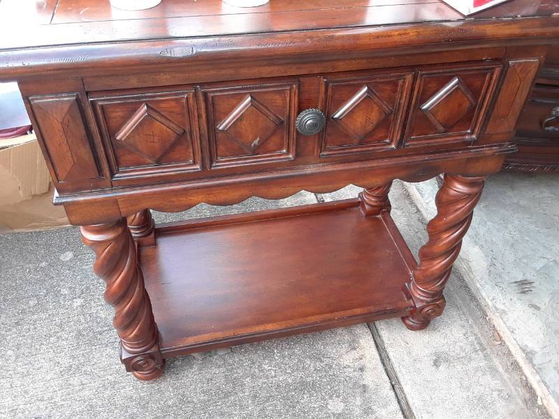 lot 39 image: BARLEY TWIST END TABLE