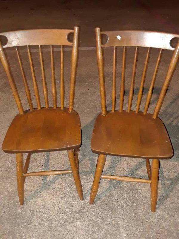 lot 7 image: 2 WOOD DINING CHAIRS