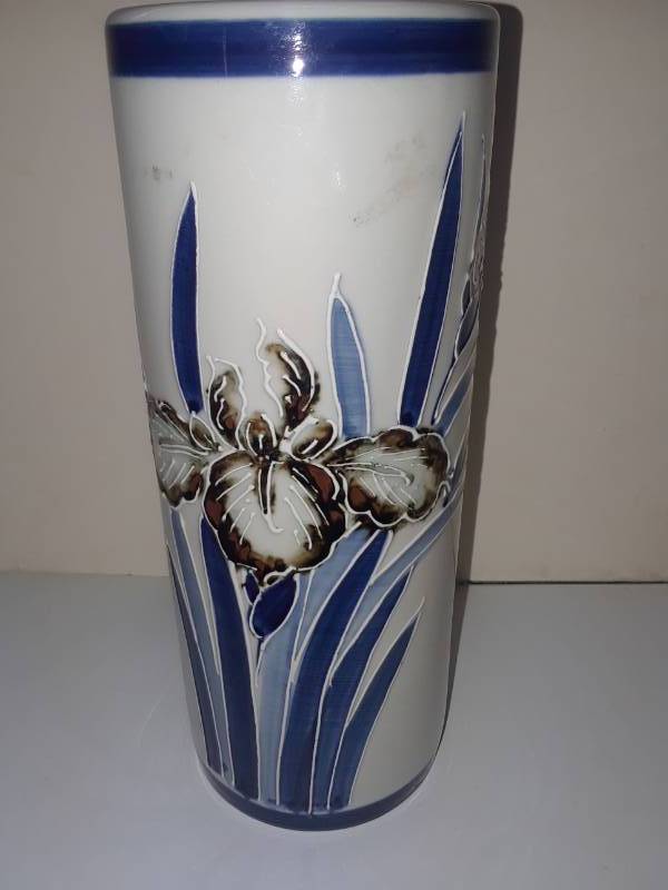 lot 52 image: EARTH WARE VASE
