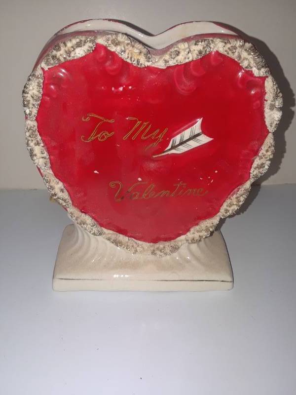 lot 60 image: VINTAGE HEART VALENTINE PLANTER