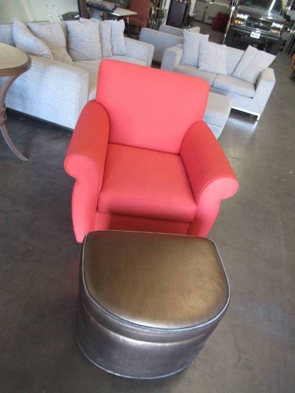 lot 2 image: ACCENT CHAIR