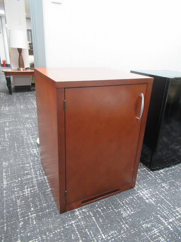 lot 10 image: MINI FRIDGE
