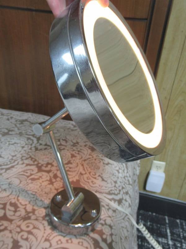lot 13 image: VANITY MIRROR