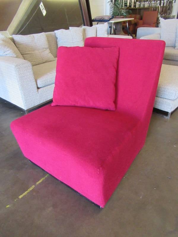 lot 33 image: ACCENT CHAIR