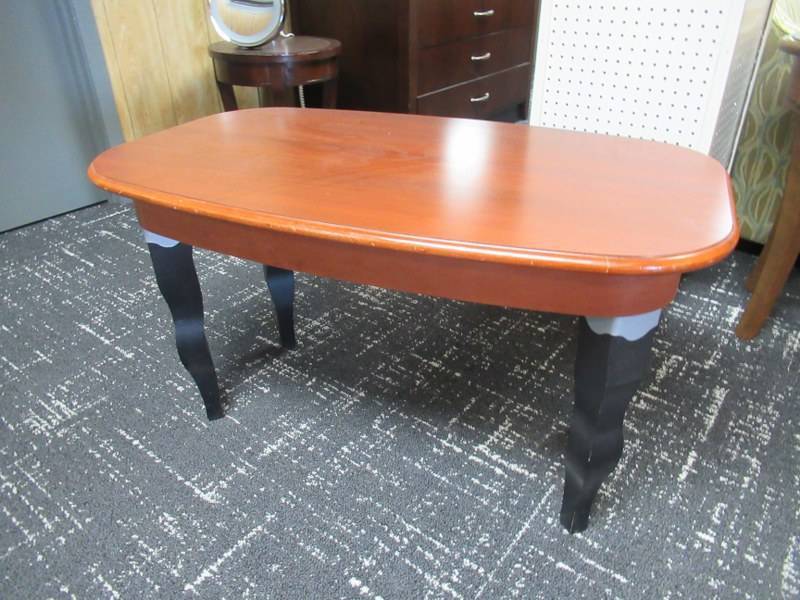 lot 88 image: COFFEE TABLES