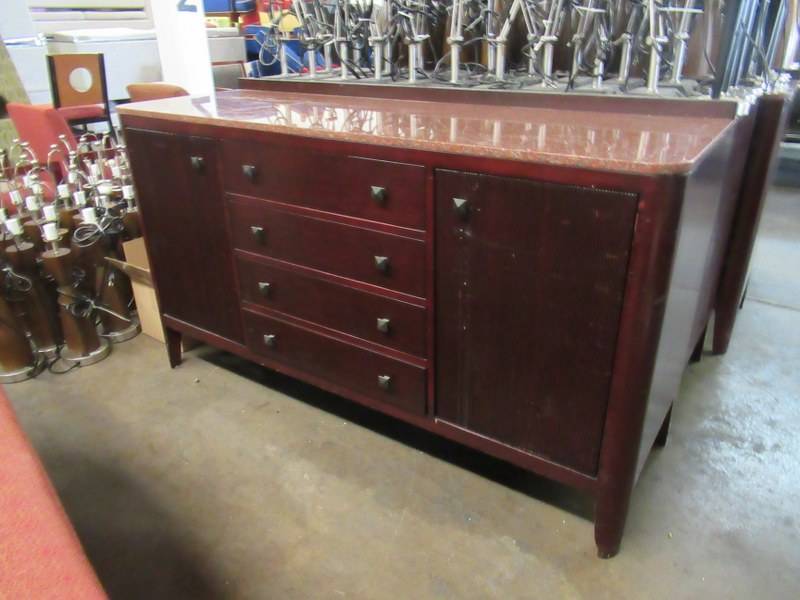 lot 104 image: BUFFET